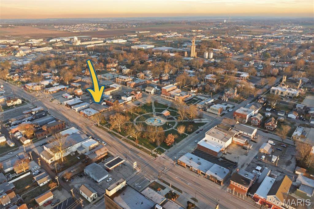 1018 Laurel ST, Highland, IL 62249