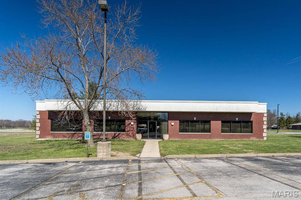 100 N Research DR, Edwardsville, IL 62025