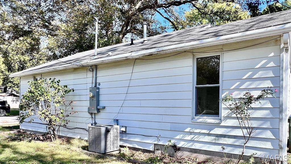 604 Kaskaskia ST, New Athens, IL 62264
