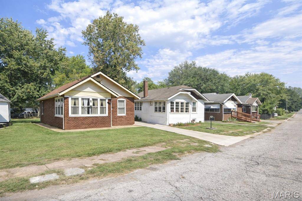 1511 College AVE, East St Louis, IL 62205