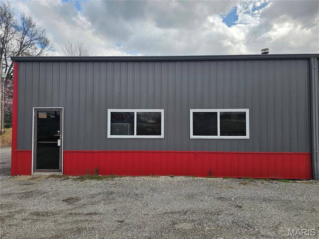 2404 State ST, Chester, IL 62233