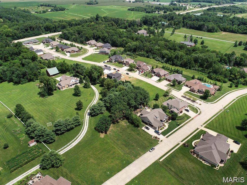 3747 Cabernet LN, Edwardsville, IL 62025