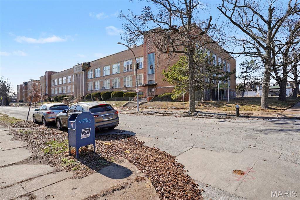 4253 Clarence AVE, St Louis, MO 63115