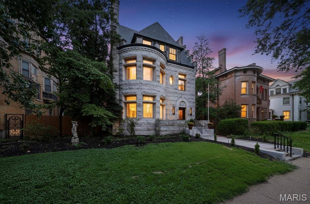 4410 Westminster PL, St Louis, MO 63108