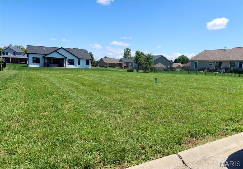 405 Bardswell DR, Millstadt, IL 62260