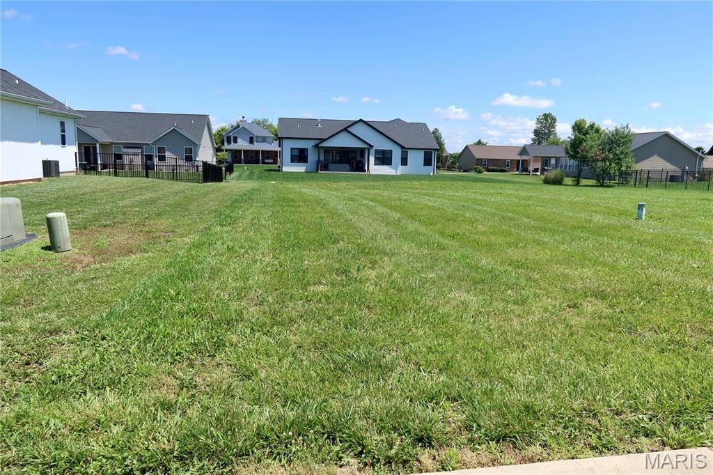 405 Bardswell DR, Millstadt, IL 62260