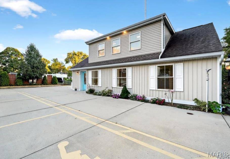 560 N Jefferson ST, Florissant, MO 63031