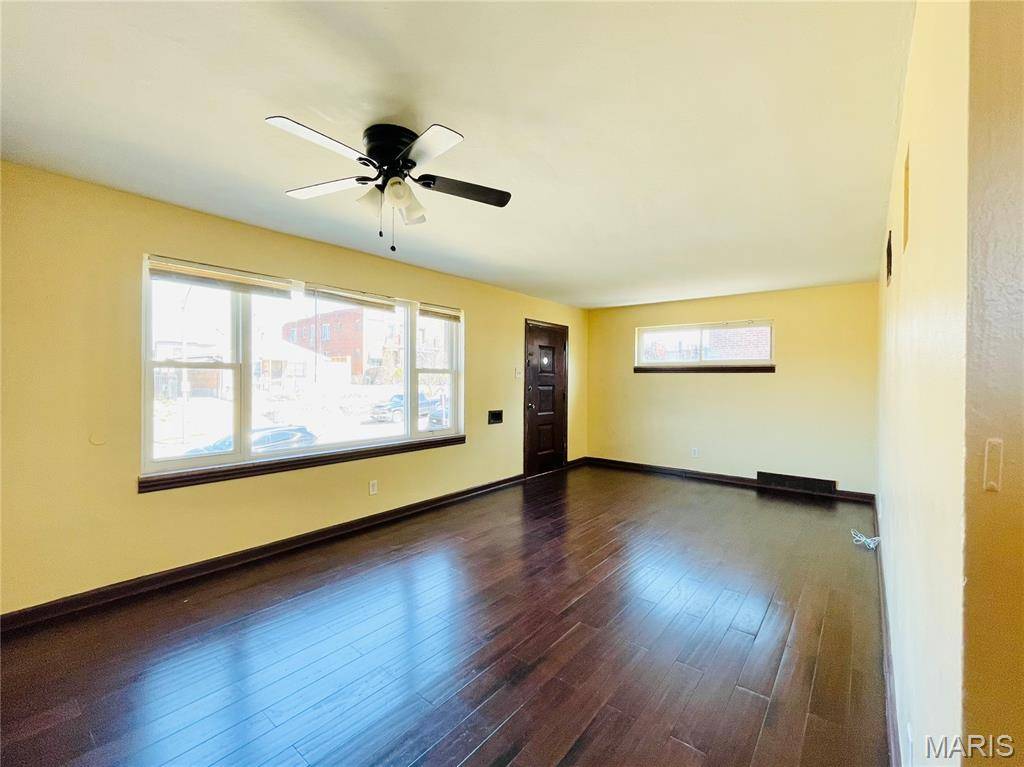 4544 Elmbank AVE, St Louis, MO 63115