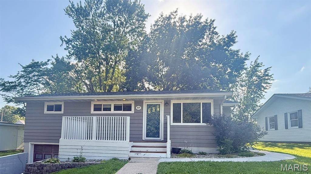 1015 N 4th ST, Vandalia, IL 62471