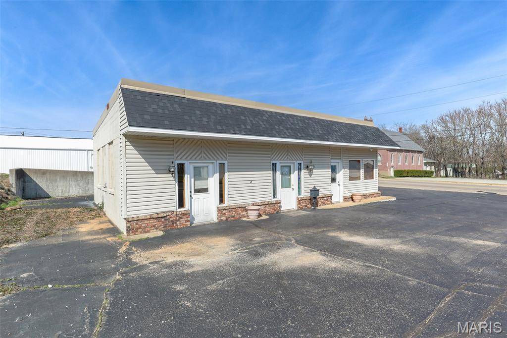 120 E College, Fredericktown, MO 63645
