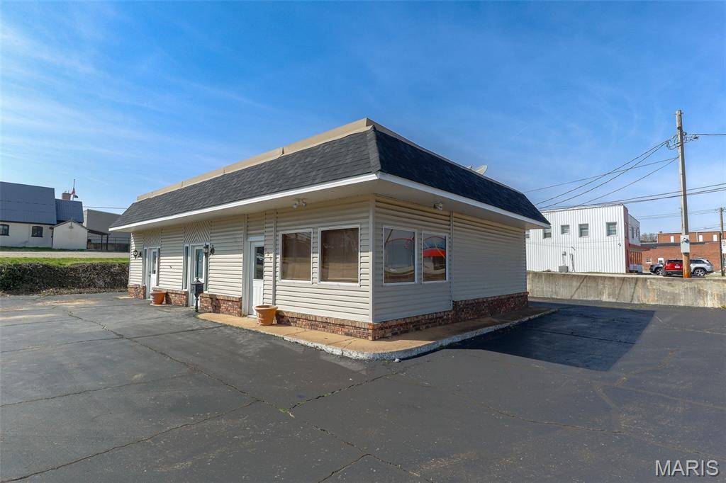 120 E College, Fredericktown, MO 63645