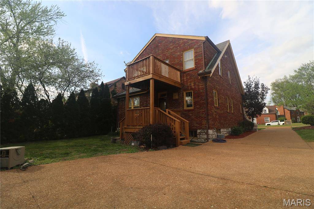 7326 Country Club DR, St Louis, MO 63121