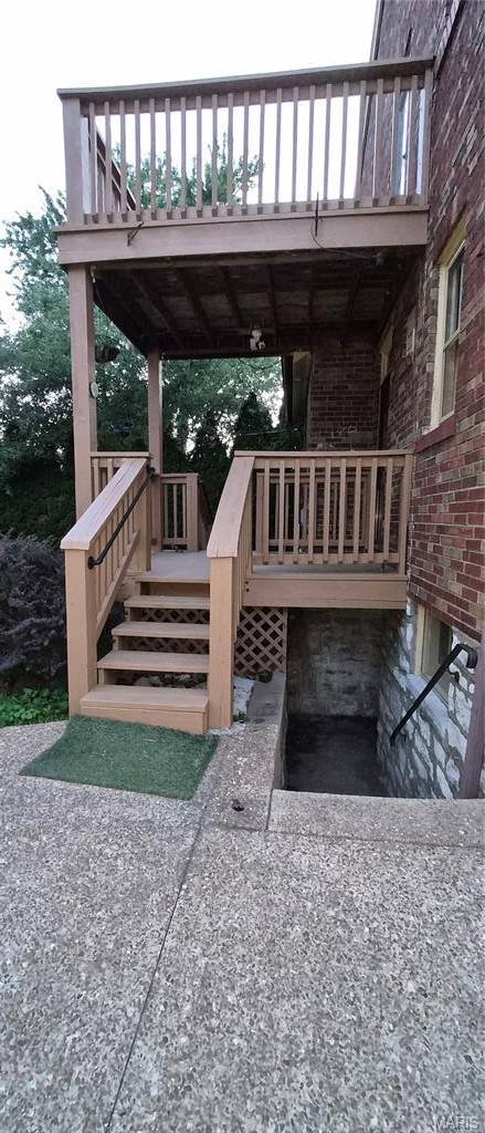 7326 Country Club DR, St Louis, MO 63121