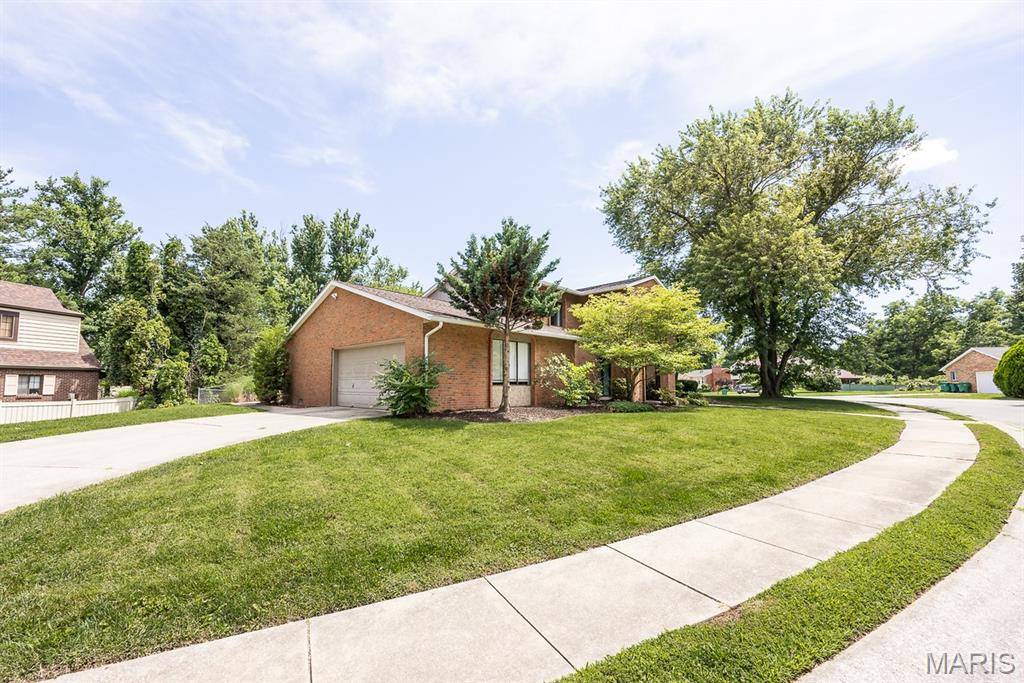 914 Reiss RD, O'fallon, IL 62269