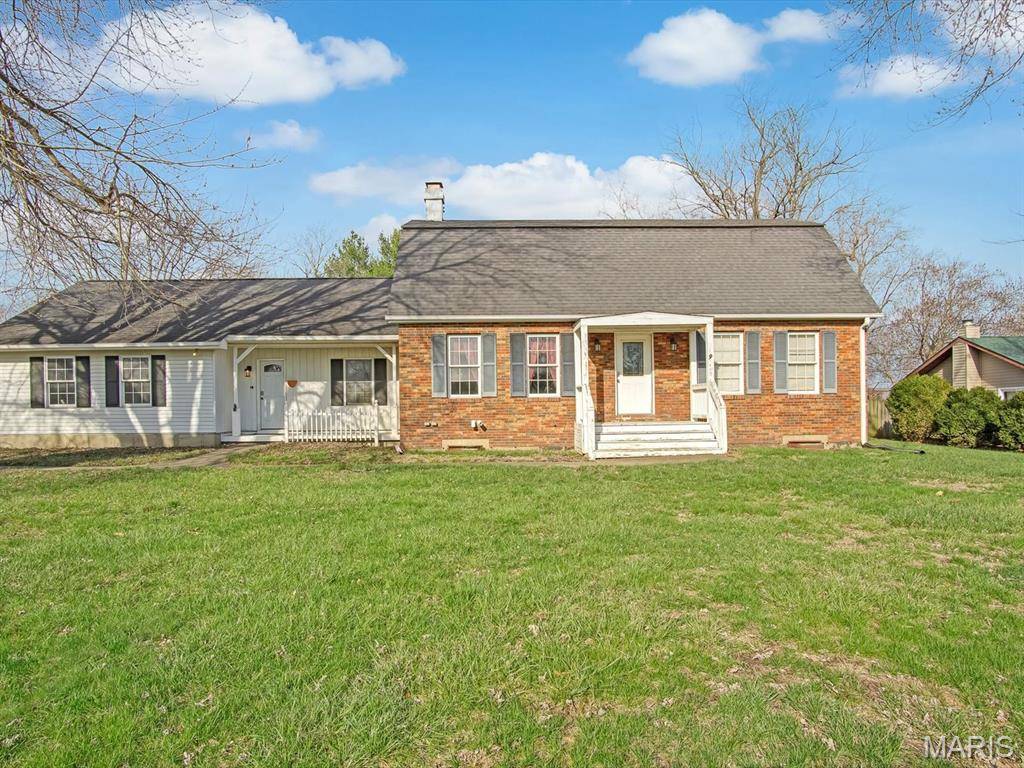 9 PARKLANE DR W, Troy, IL 62294