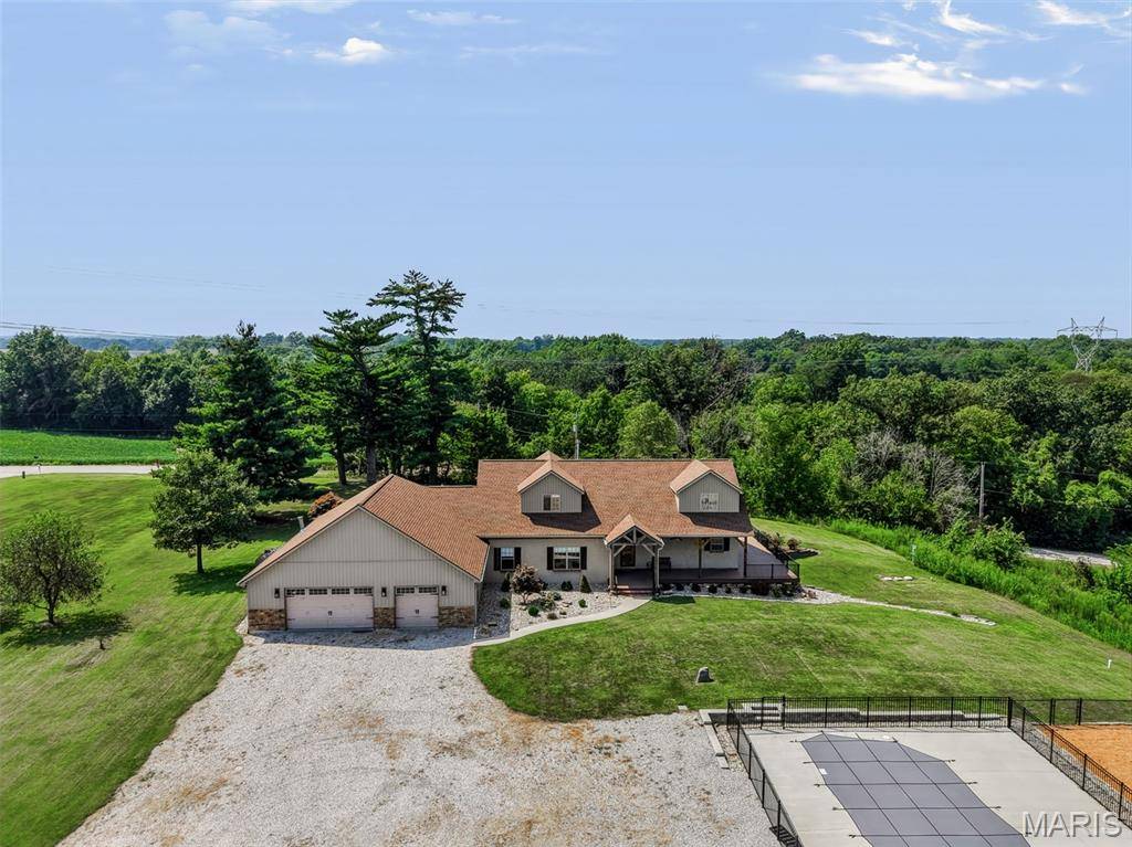 4242 Quirin RD, Smithton, IL 62285