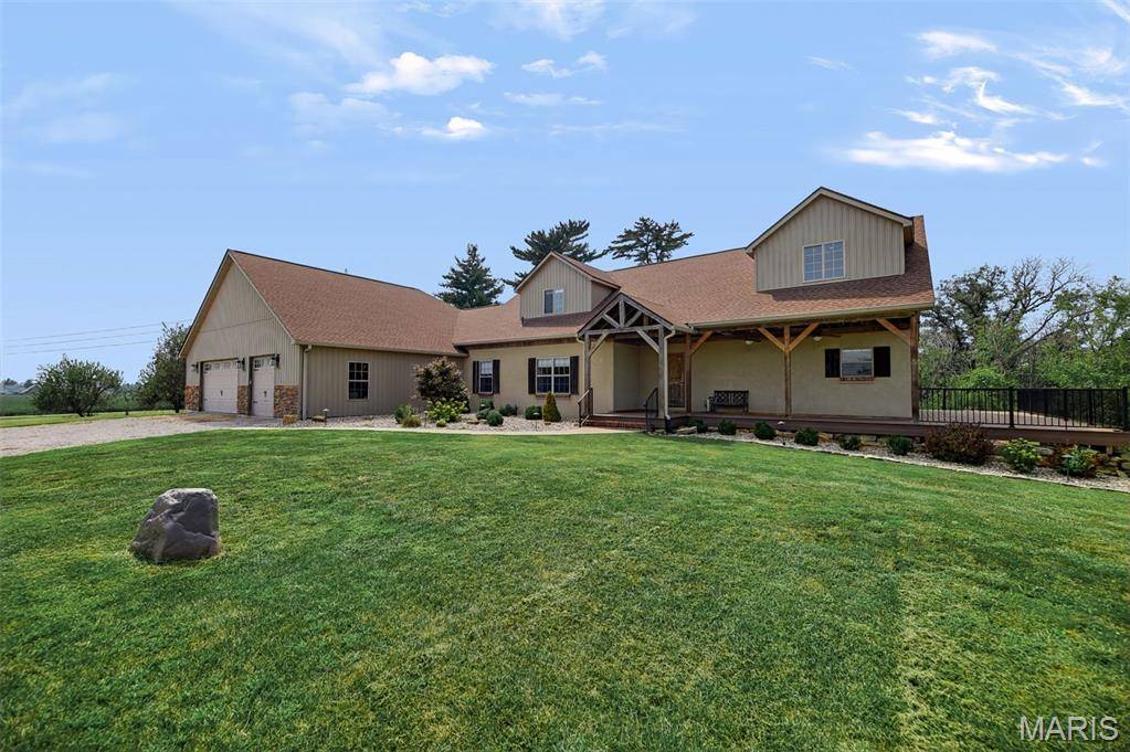 4242 Quirin RD, Smithton, IL 62285