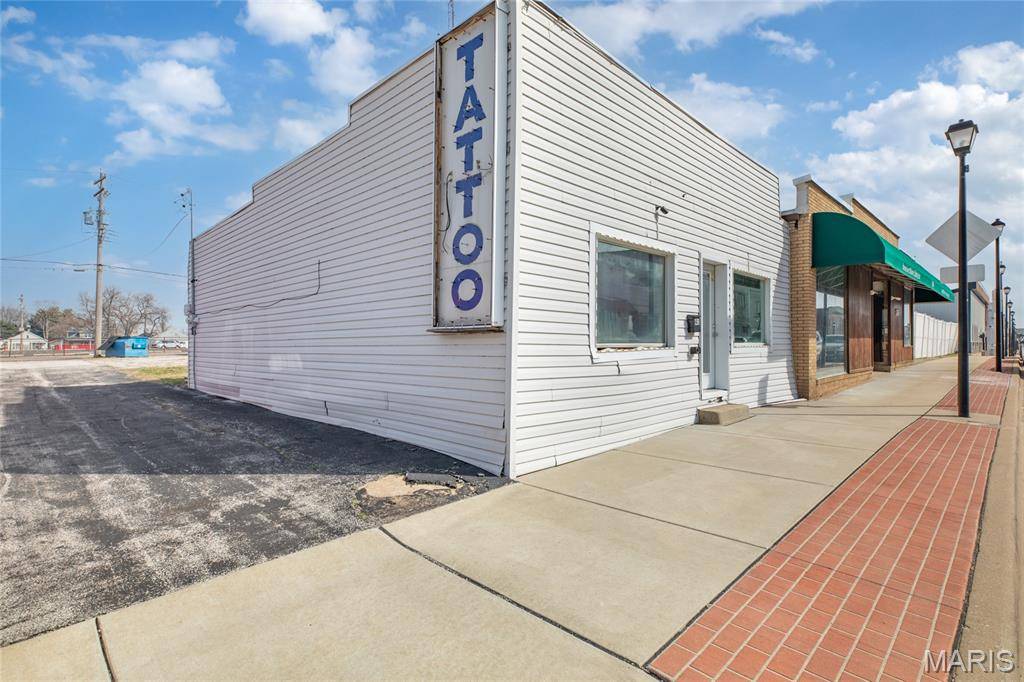 41 W Ferguson AVE, Wood River, IL 62095