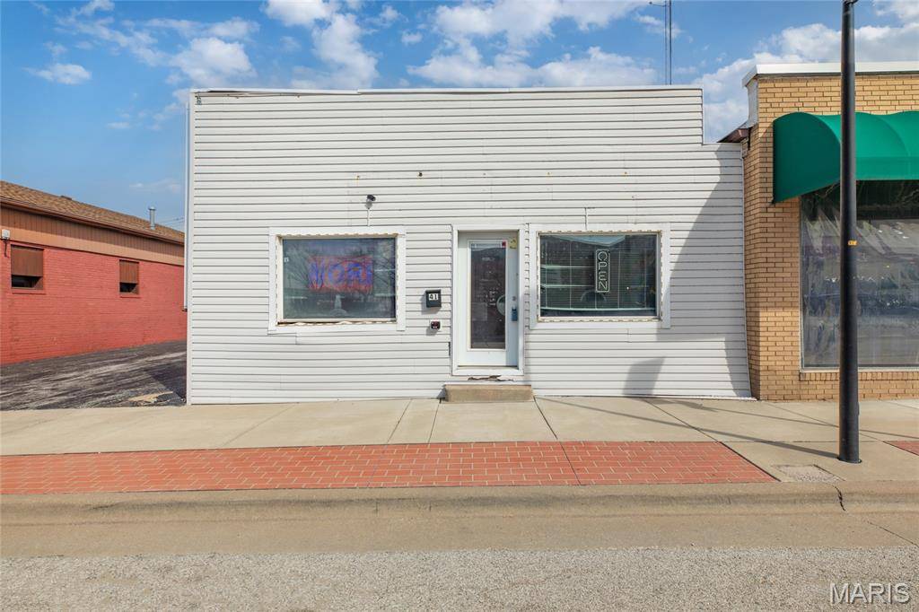 41 W Ferguson AVE, Wood River, IL 62095