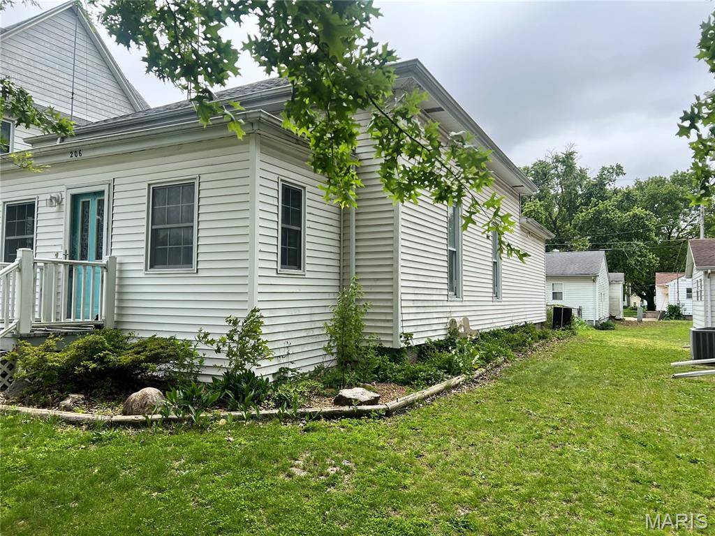 206 S Cedar ST, Nokomis, IL 62075
