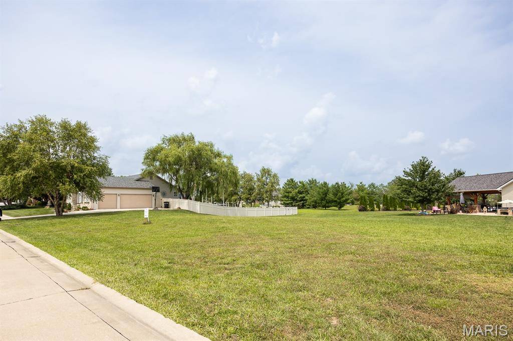 5902 Willow Oak LN, Waterloo, IL 62298
