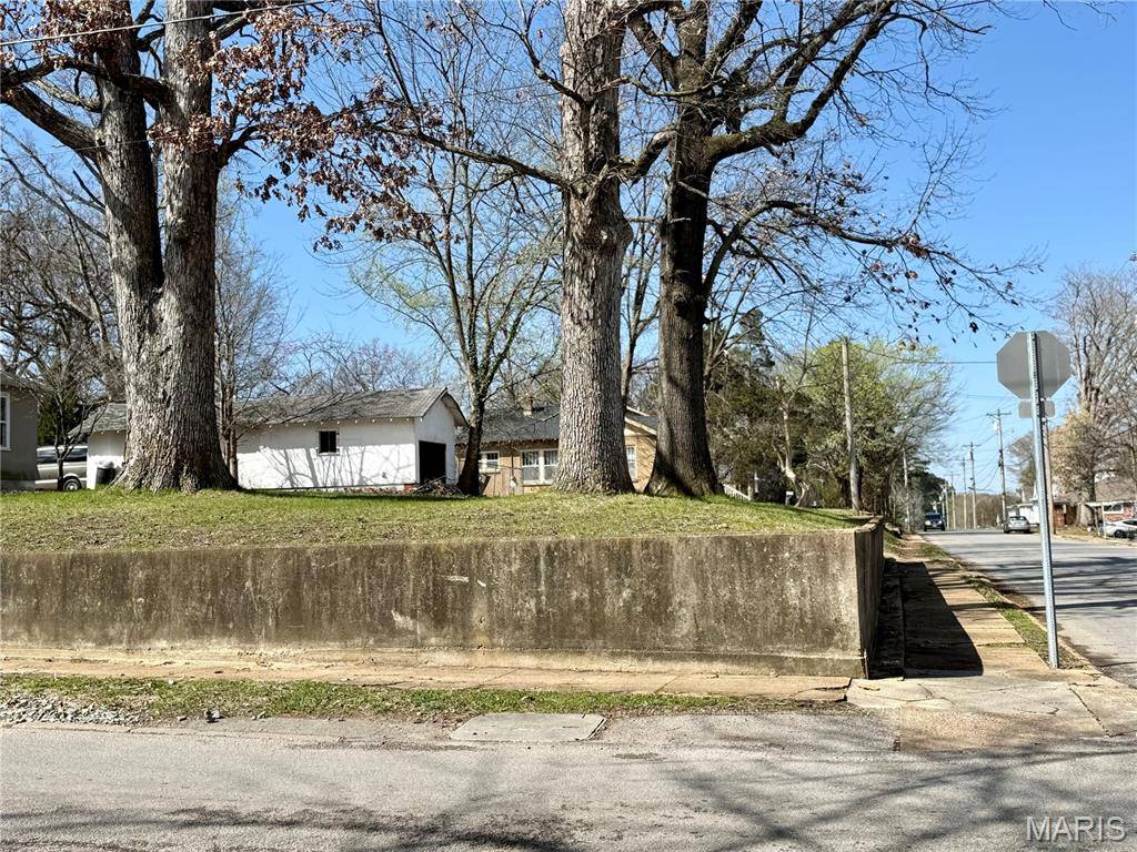 645 N 9th ST, Poplar Bluff, MO 63901