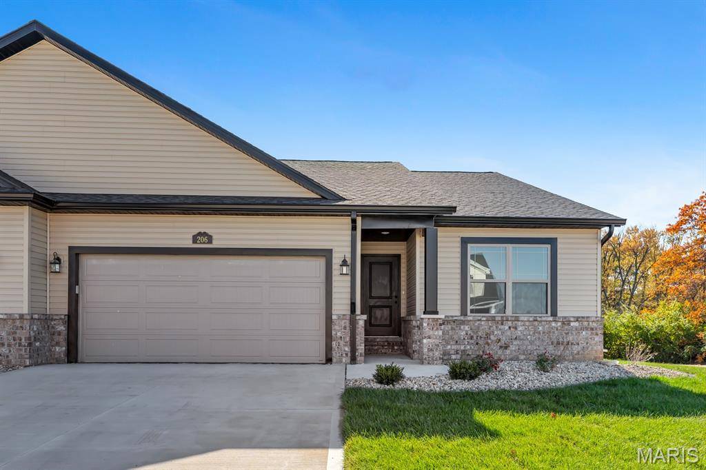 206 Wrigley Field, Bethalto, IL 62010