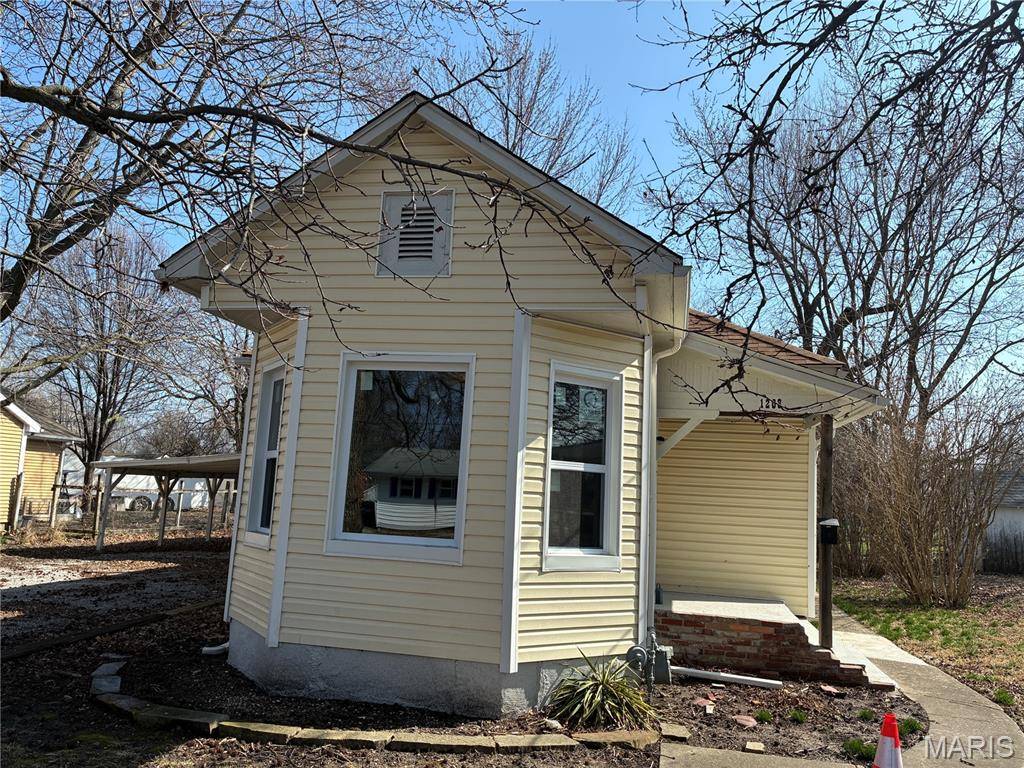 1208 N Madison ST, Litchfield, IL 62056