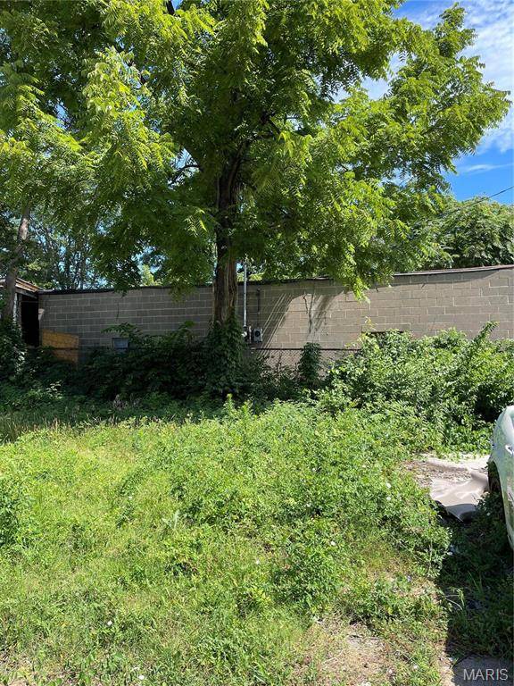 8830 N Broadway, St Louis, MO 63147