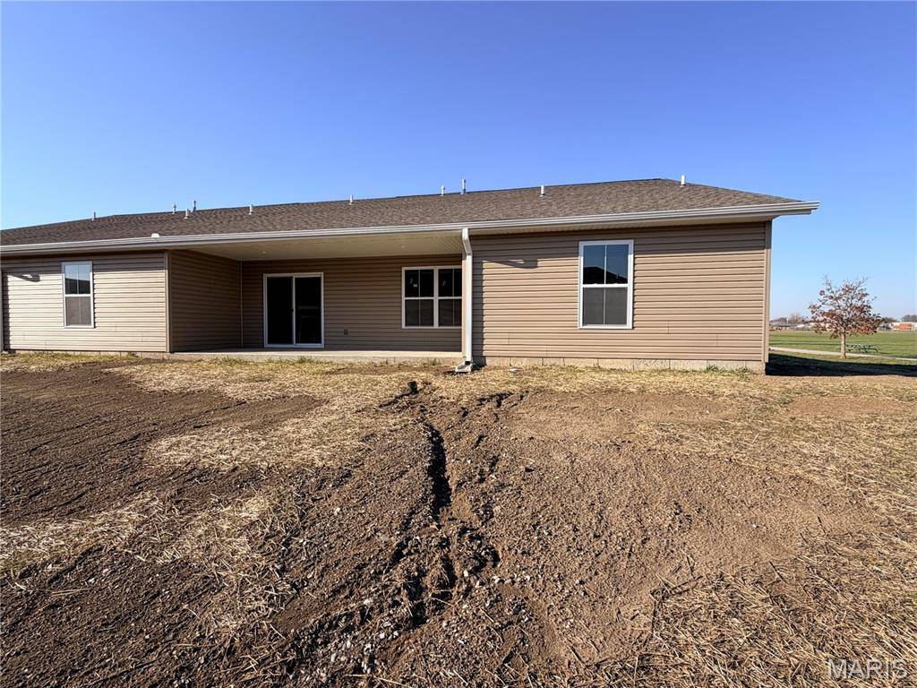 21 Sonata LN, Troy, IL 62294