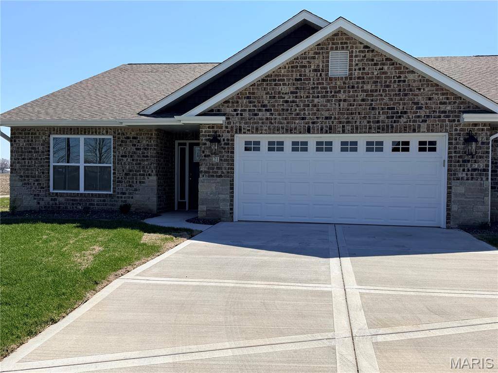 21 Sonata LN, Troy, IL 62294
