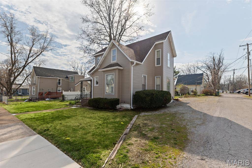 319 S Cherry ST, O'fallon, IL 62269