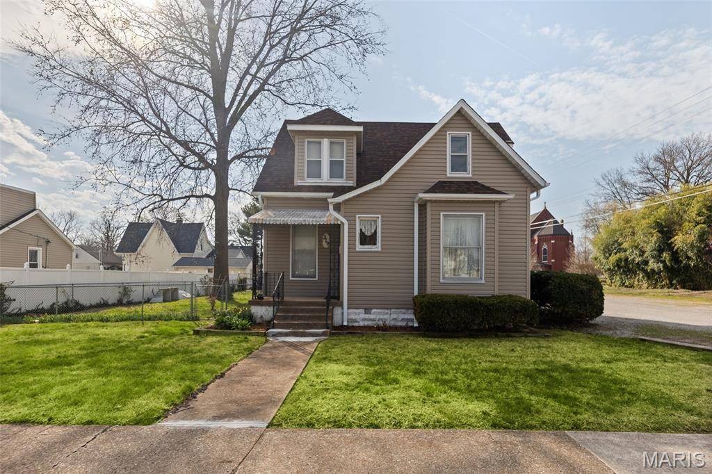 319 S Cherry ST, O'fallon, IL 62269