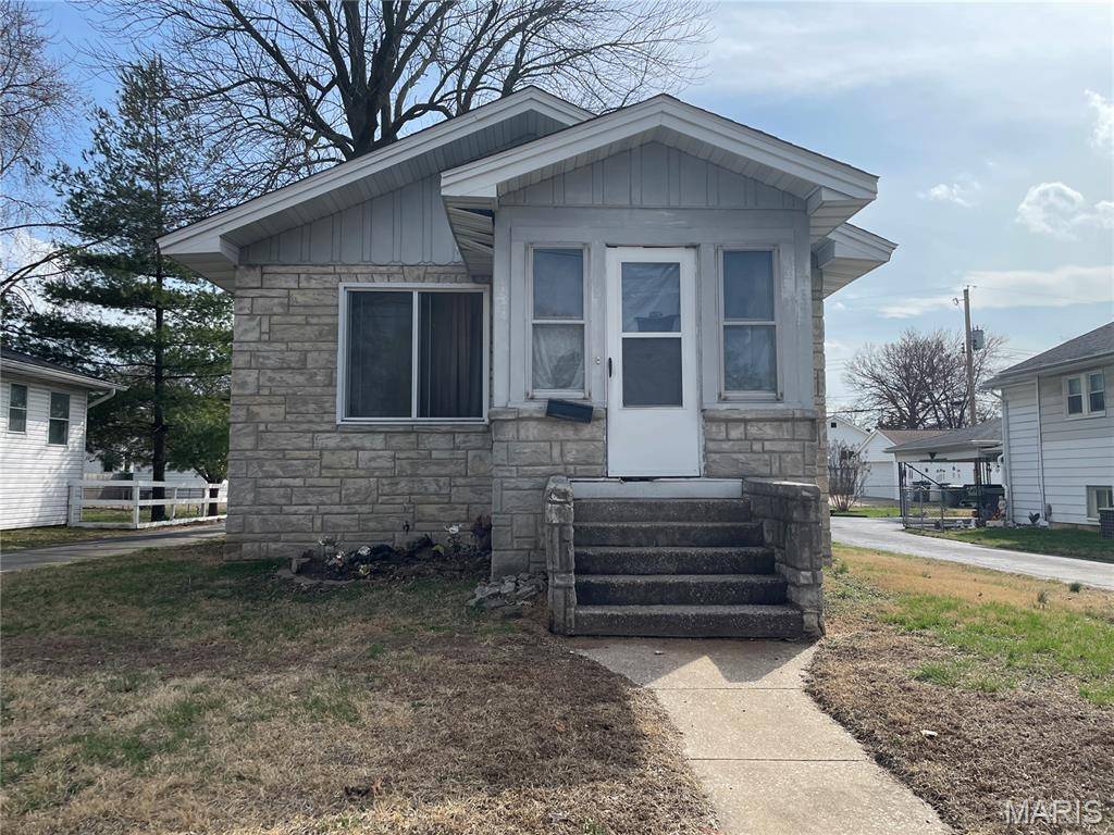 131 E Tydeman AVE, Roxana, IL 62084