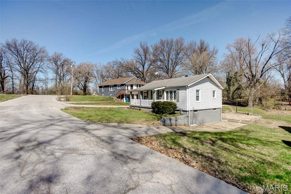 2425 La Salle DR, Alton, IL 62002