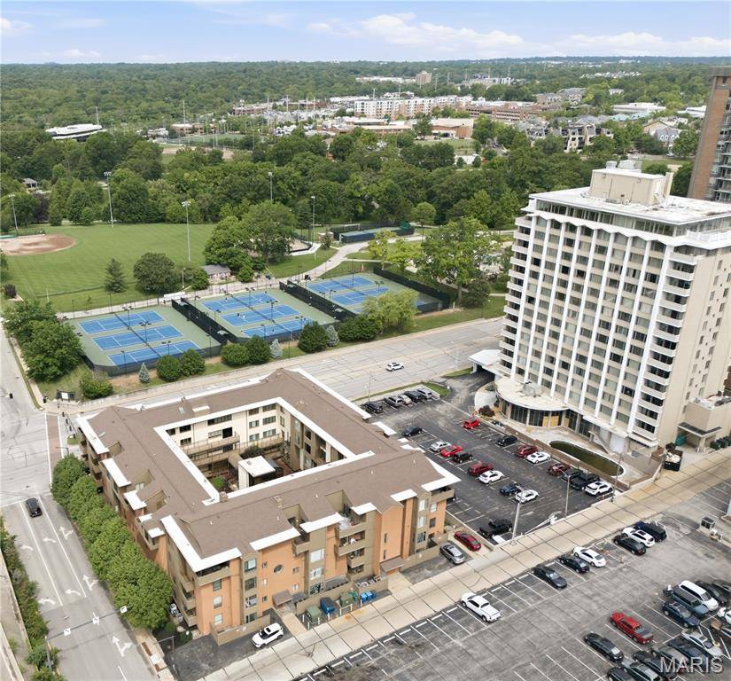 250 S Brentwood BLVD #1F, Clayton, MO 63105