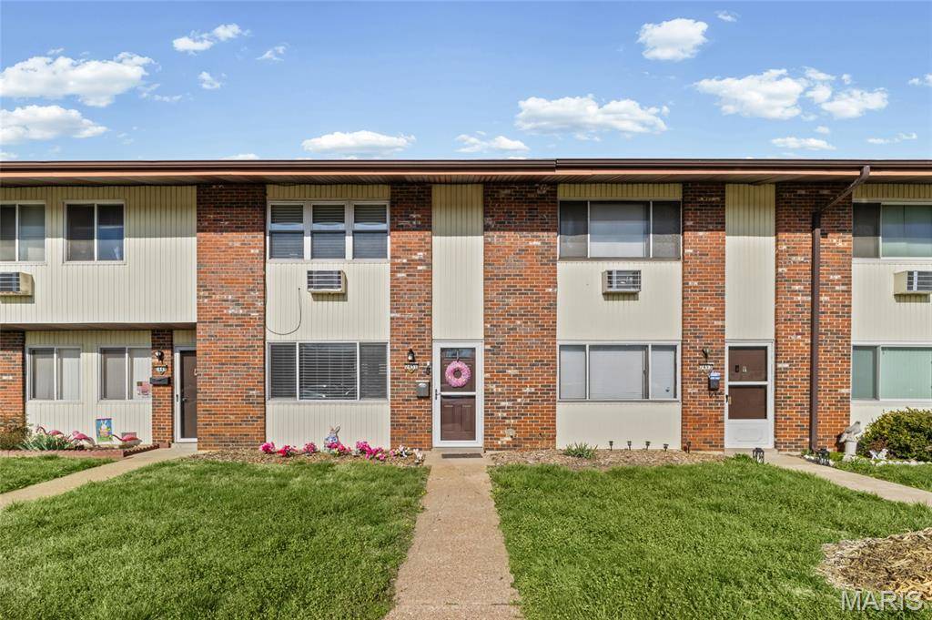 7451 Hazelcrest DR, Hazelwood, MO 63042
