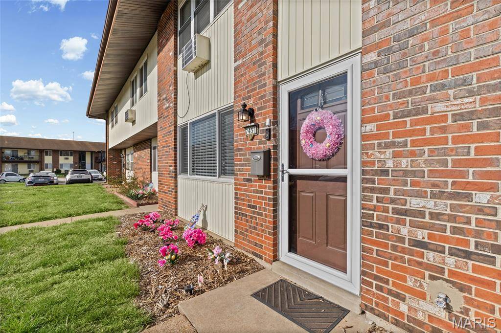 7451 Hazelcrest DR, Hazelwood, MO 63042