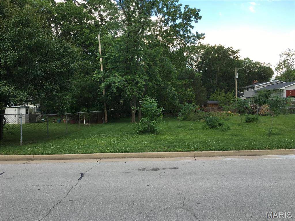 1120 TAHITI DR, St Louis, MO 63126