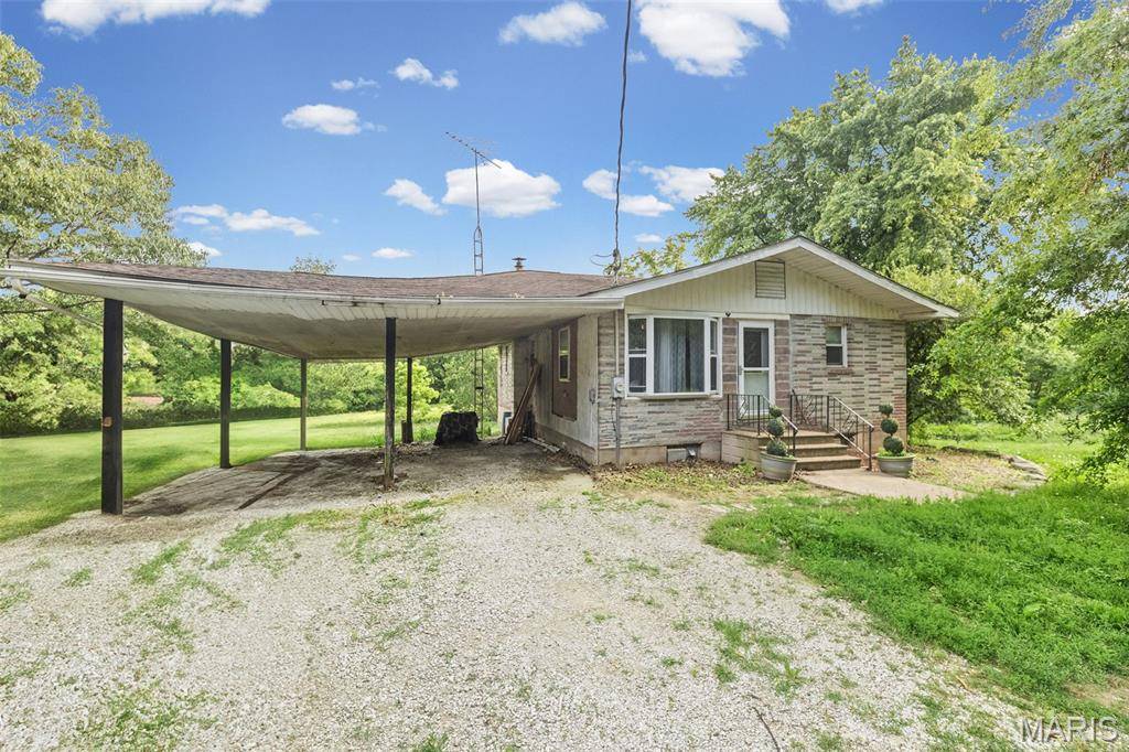 1462 Woburn AVE, Greenville, IL 62246