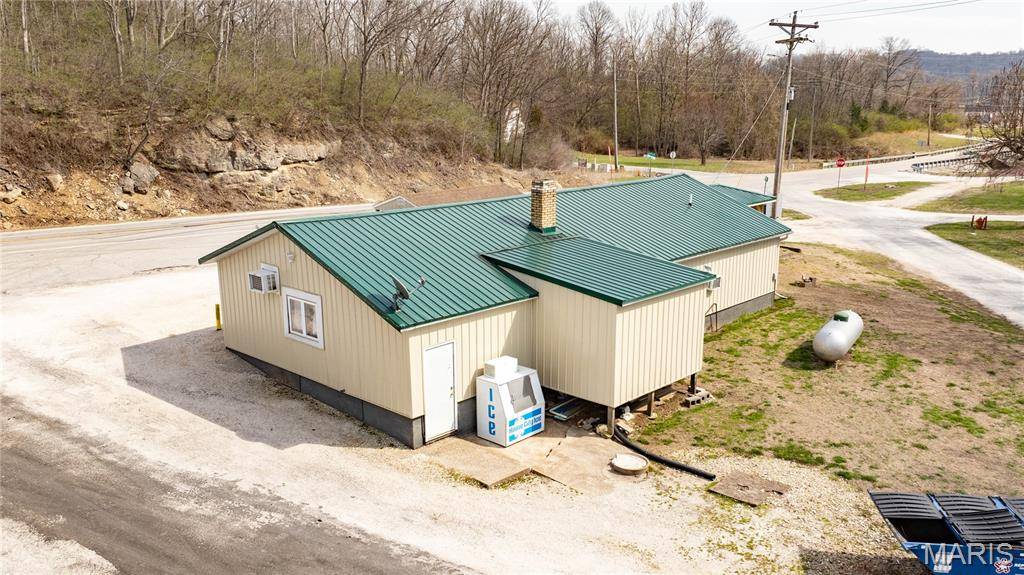 20861 State Highway 100, Fieldon, IL 62031