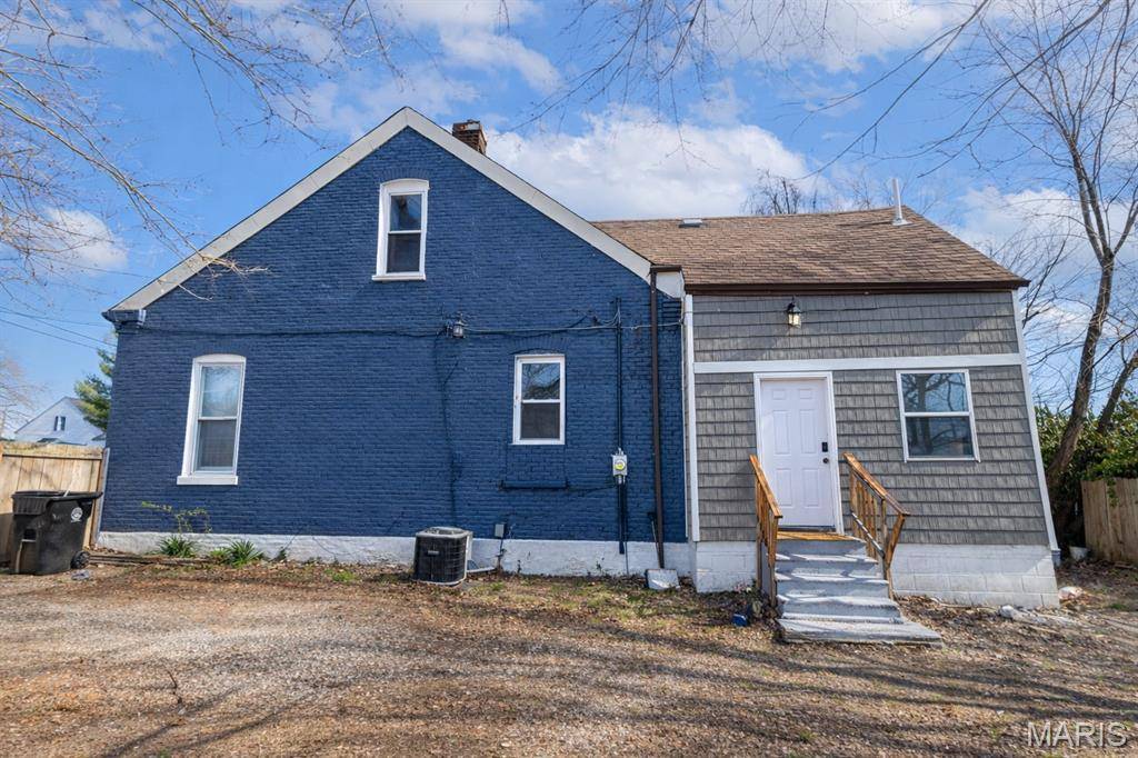22 S 15th ST, Belleville, IL 62220