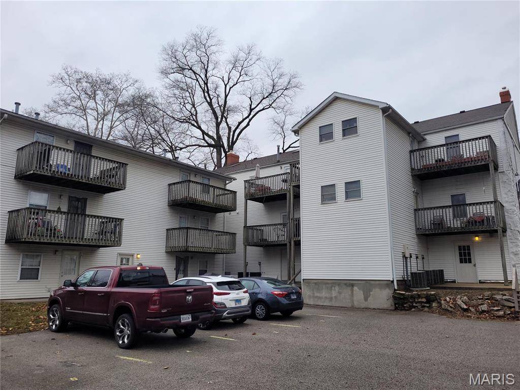 2705 College AVE, Alton, IL 62002