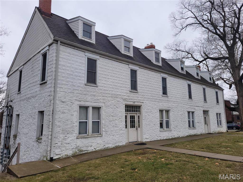 2705 College AVE, Alton, IL 62002