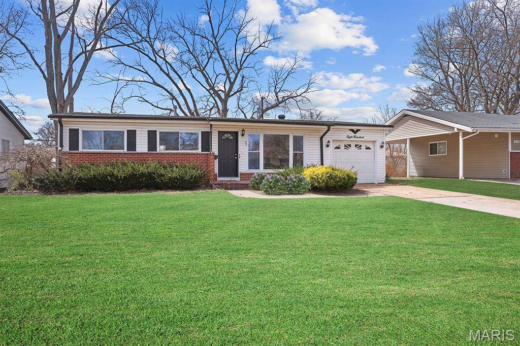 800 Babler DR, Florissant, MO 63031