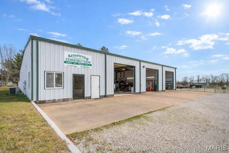 22801 Sunshine LN, Lebanon, MO 65536