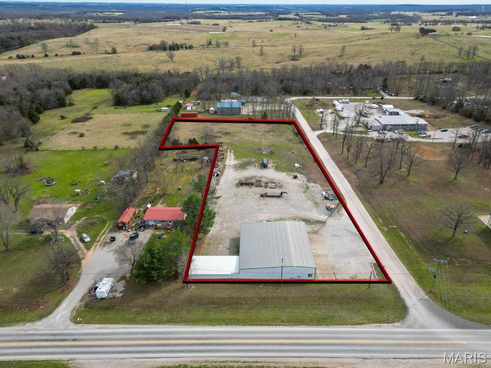 22801 Sunshine LN, Lebanon, MO 65536