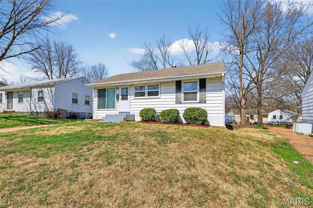 325 Lancashire RD, St Louis, MO 63137