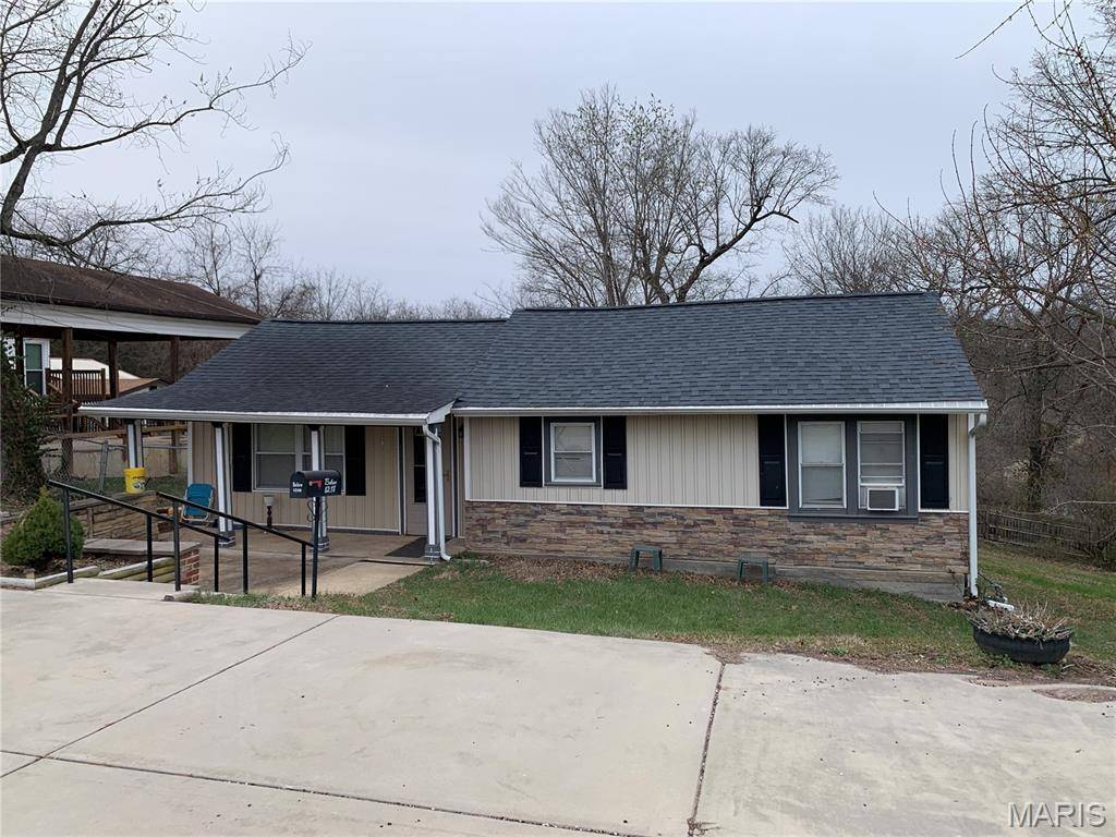 1218 S 5th ST, De Soto, MO 63020