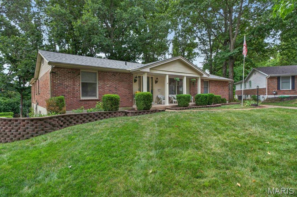 7 Springlake CT, Ballwin, MO 63011